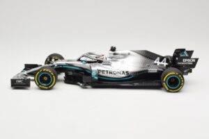 Mercedes AMG Petronas W10 #44 L. Hamilton F1 World Champion Dealer Edition 2019 Minichamps 1:18 B66960567 Métal Moulé — image 3 sur 7