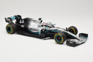 Mercedes AMG Petronas W10 #44 L. Hamilton F1 World Champion Dealer Edition 2019 Minichamps 1:18 B66960567 Métal Moulé — image 4 sur 7