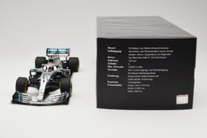Mercedes AMG Petronas W10 #44 L. Hamilton F1 World Champion Dealer Edition 2019 Minichamps 1:18 B66960567 Métal Moulé — image 6 sur 7