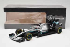 Mercedes AMG Petronas W10 #44 L. Hamilton F1 World Champion Dealer Edition 2019 Minichamps 1:18 B66960567 Métal Moulé — image 7 sur 7