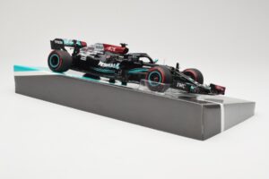 Mercedes AMG Petronas W12 E Performance #44 L. Hamilton Bahrain GP 2021 Minichamps 1:18 113210144 Métal Moulé — image 4 sur 6