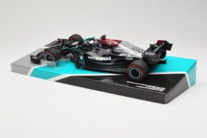 Mercedes AMG Petronas W12 E Performance #44 L. Hamilton Bahrain GP 2021 Minichamps 1:18 113210144 Métal Moulé — image 5 sur 6