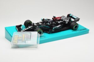 Mercedes AMG Petronas W12 E Performance #44 L. Hamilton Russian GP 2021 Minichamps 1:18 113211544 Métal Moulé — image 2 sur 6