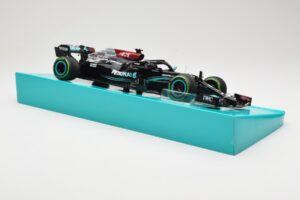 Mercedes AMG Petronas W12 E Performance #44 L. Hamilton Russian GP 2021 Minichamps 1:18 113211544 Métal Moulé — image 4 sur 6