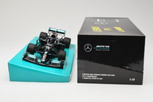 Mercedes AMG Petronas W12 E Performance #44 L. Hamilton Russian GP 2021 Minichamps 1:18 113211544 Métal Moulé — image 6 sur 6