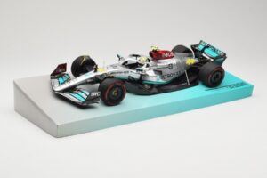 Mercedes AMG Petronas W13 E Performance #44 L. Hamilton 2022 Minichamps 1:18 113220044 Métal Moulé — image 2 sur 6