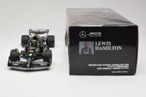 Mercedes AMG Petronas W14 E Performance #44 L. Hamilton Bahrain GP 2023 Minichamps 1:18 110230144 Métal Moulé — image 6 sur 6