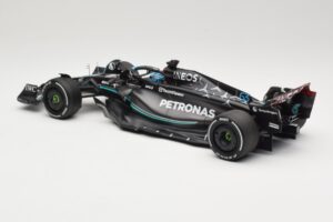 Mercedes AMG Petronas W14 E Performance #63 G. Russell Australian GP 2023 Minichamps 1:18 110230363 Métal Moulé — image 5 sur 6