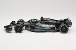 Mercedes AMG Petronas W14 E Performance #63 G. Russell Bahrain GP 2023 Minichamps 1:18 110230163 Métal Moulé — image 3 sur 6