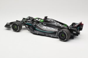 Mercedes AMG Petronas W14 E Performance #63 G. Russell Bahrain GP 2023 Minichamps 1:18 110230163 Métal Moulé — image 5 sur 6