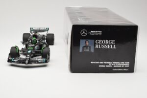 Mercedes AMG Petronas W14 E Performance #63 G. Russell Bahrain GP 2023 Minichamps 1:18 110230163 Métal Moulé — image 6 sur 6