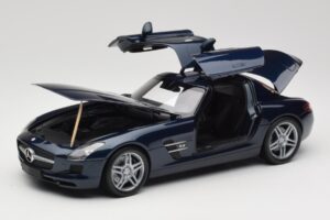 Mercedes SLS AMG C197 Blue Metallic Minichamps 1:18 180039021 Métal Moulé — image 2 sur 8