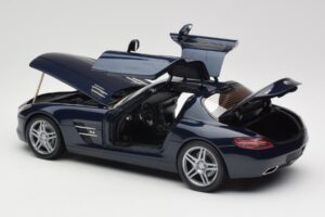 Mercedes SLS AMG C197 Blue Metallic Minichamps 1:18 180039021 Métal Moulé — image 5 sur 8