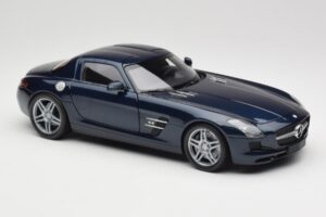 Mercedes SLS AMG C197 Blue Metallic Minichamps 1:18 180039021 Métal Moulé — image 6 sur 8