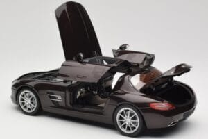 Mercedes AMG SLS C197 Brown Metallic Minichamps 1:18 100039028 Métal Moulé — image 5 sur 8