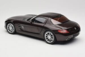Mercedes AMG SLS C197 Brown Metallic Minichamps 1:18 100039028 Métal Moulé — image 7 sur 8