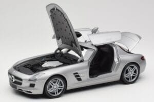 Mercedes AMG SLS C197 Grey Metallic Minichamps 1:18 100039025 Métal Moulé — image 2 sur 8