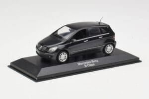 Mercedes B-Class W245 Cosmos Black Minichamps 1:43 B66962218 Métal Moulé — image 2 sur 4