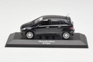 Mercedes B-Class W245 Cosmos Black Minichamps 1:43 B66962218 Métal Moulé