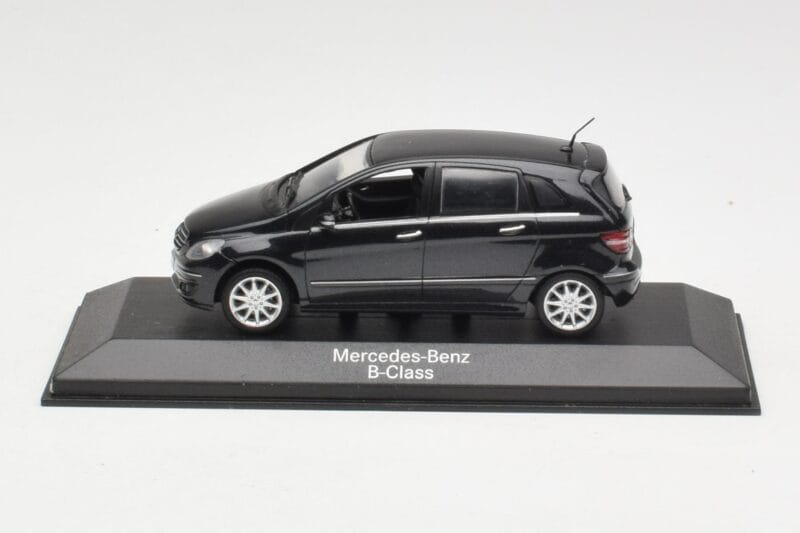 Mercedes B-Class W245 Cosmos Black Minichamps 1:43 B66962218 Métal Moulé
