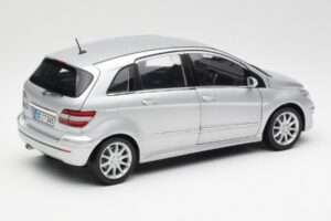 Mercedes B-Class W245 Argent Kyosho 1:18 B66962326 Métal Moulé — image 3 sur 8