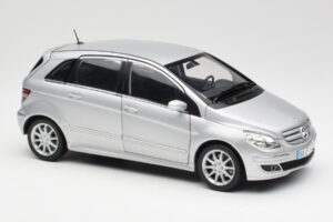 Mercedes B-Class W245 Argent Kyosho 1:18 B66962326 Métal Moulé — image 6 sur 8