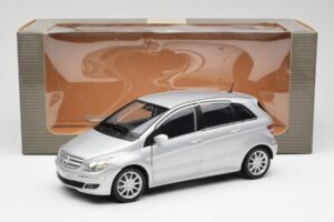 Mercedes B-Class W245 Argent Kyosho 1:18 B66962326 Métal Moulé — image 8 sur 8