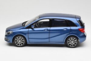 Mercedes B-Class W246 Lotus Bleu Métallisé Norev 1:18 B66961410 Métal Moulé — image 4 sur 8