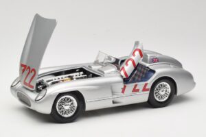 Mercedes 300 SLR W196S #722 S. Moss / D. Jenkinson Mille Miglia Winner 1955 Maisto 1:18 536887 Métal Moulé — image 2 sur 8
