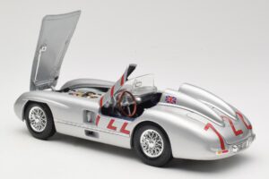 Mercedes 300 SLR W196S #722 S. Moss / D. Jenkinson Mille Miglia Winner 1955 Maisto 1:18 536887 Métal Moulé — image 5 sur 8