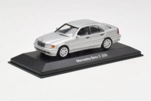 Mercedes C 200 W202 Iridium Silver Minichamps 1:43 B66040488 Métal Moulé — image 2 sur 4