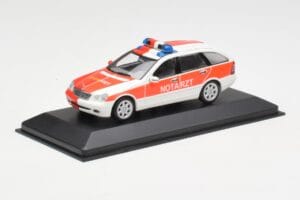 Mercedes C-Class S203 Notarzt Minichamps 1:43 430030190 Métal Moulé — image 2 sur 4