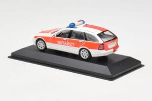 Mercedes C-Class S203 Notarzt Minichamps 1:43 430030190 Métal Moulé — image 3 sur 4