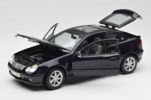 Mercedes C-Class Sports Coupe CL203 Bleu Maisto 1:18 B66962124 Métal Moulé — image 2 sur 8