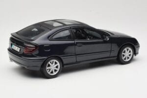 Mercedes C-Class Sports Coupe CL203 Bleu Maisto 1:18 B66962124 Métal Moulé — image 3 sur 8
