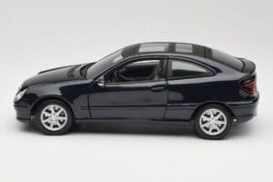 Mercedes C-Class Sports Coupe CL203 Bleu Maisto 1:18 B66962124 Métal Moulé — image 4 sur 8
