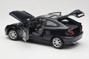 Mercedes C-Class Sports Coupe CL203 Bleu Maisto 1:18 B66962124 Métal Moulé — image 5 sur 8