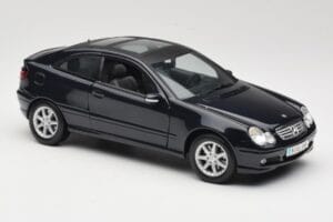 Mercedes C-Class Sports Coupe CL203 Bleu Maisto 1:18 B66962124 Métal Moulé — image 6 sur 8