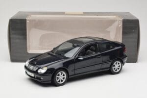 Mercedes C-Class Sports Coupe CL203 Bleu Maisto 1:18 B66962124 Métal Moulé — image 8 sur 8
