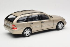 Mercedes C-Class T-Model W202 Smoke Silver Norev 1:18 183388 Métal Moulé — image 3 sur 8