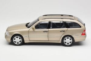 Mercedes C-Class T-Model W202 Smoke Silver Norev 1:18 183388 Métal Moulé — image 5 sur 8