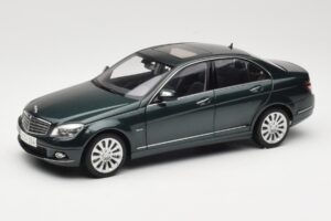 Mercedes C-Class W204 Avantgarde Vert Foncé AUTOart 1:18 B66962366 Métal Moulé