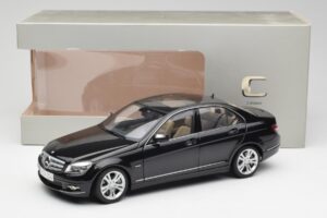 Mercedes C-Class W204 Avantgarde Obsidian Noir AUTOart 1:18 76264-R1 Métal Moulé — image 8 sur 8