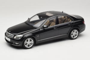 Mercedes C-Class W204 Obsidian Black AUTOart 1:18 B66962367 Métal Moulé