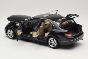 Mercedes C-Class W204 Obsidian Black AUTOart 1:18 B66962367 Métal Moulé — image 5 sur 8