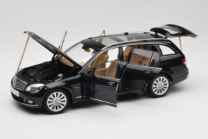 Mercedes C-Class W204 Break Obsidian Black AUTOart 1:18 B66962349 Métal Moulé — image 2 sur 8