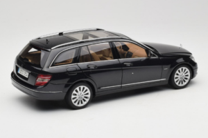 Mercedes C-Class W204 Break Obsidian Black AUTOart 1:18 B66962349 Métal Moulé — image 3 sur 8
