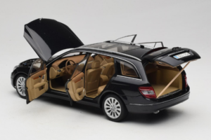 Mercedes C-Class W204 Break Obsidian Black AUTOart 1:18 B66962349 Métal Moulé — image 5 sur 8