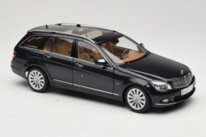 Mercedes C-Class W204 Break Obsidian Black AUTOart 1:18 B66962349 Métal Moulé — image 6 sur 8