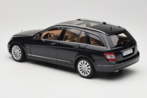 Mercedes C-Class W204 Break Obsidian Black AUTOart 1:18 B66962349 Métal Moulé — image 7 sur 8